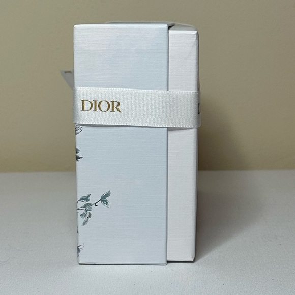 Dior Holiday Box with pouch & Ribbon - Picture 5 of 7